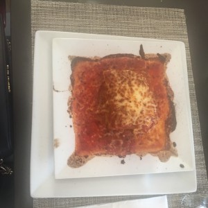 lasagna de carne en salasa roja