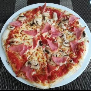Pizza de Jamon con Hongos