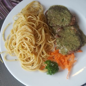 Filete a la Poniente pasta al oleo