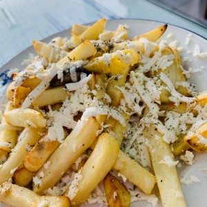 Papas con queso feta