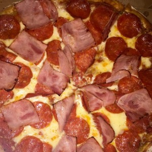 pizza de jamon y peperoni