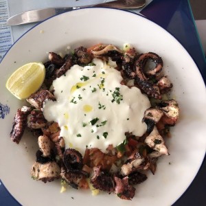 Pulpo al oleo y papas 