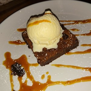 Brownie con helado