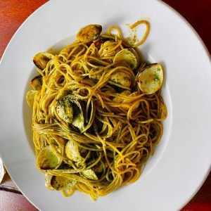 VONGOLE VERACI con Spaghetti en Salsa Pesto