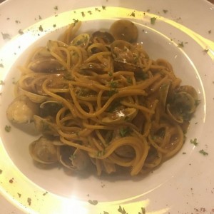 spaghetti con almejas