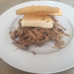 Arepas - Arepita de pernil