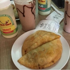 empanada de pabellon y pollo