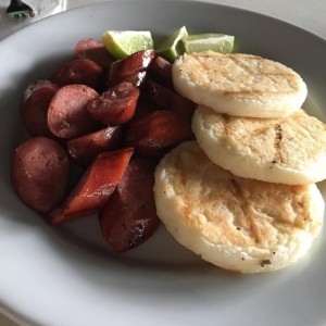 chorizo con arepita