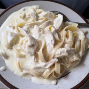 Pastas Especialidades - Fettucine Pollo Alfredo