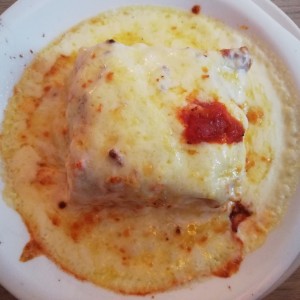 lasagna de pollo en salsa roja