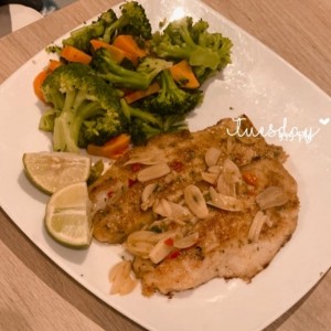 Mariscos - Corvina al Ajillo