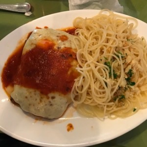 Chuleta a la Parmigiana con Spaghetti al Olio
