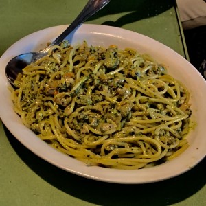 Spaghetti al Pesto con Vongole