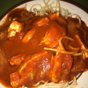 spaghetti con pollo deshuesado