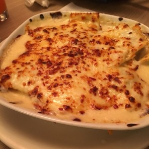 Raviolis de carne gratinados 