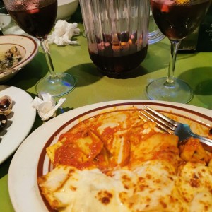 raviolis gratinados y sangria