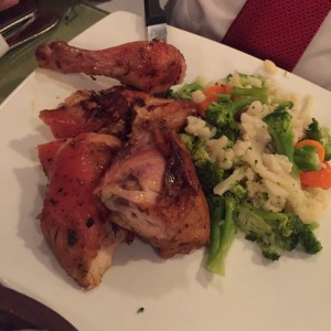 pollo asado con vegetales