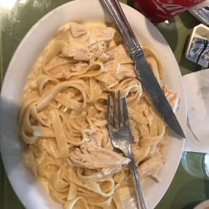 fettucini alfredo con pollo