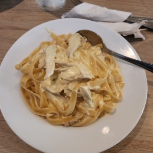 Fetuccini Pollo Alfredo