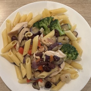 Pasta primavera con pollo (sin gluten)