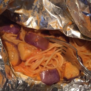 spaghetti berenjena al cartoccio