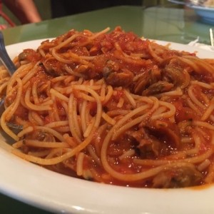 Spaguetti a la bongole con salsa fresca