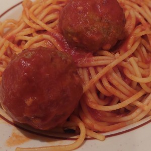 Pasta con Albondigas