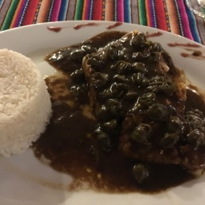 corvina con alcaparras y mantequilla negra 