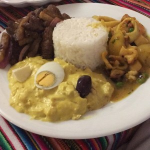 mixto criollo con cau cau de mariscos, lomo saltado y aji de gallina yummmmyyh