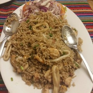 Arroz chaufa de mariscos