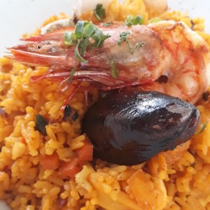 paella a de mariscos. 