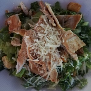 ensalada Cesar con pollo