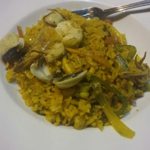 paella con un toque de coco y curry