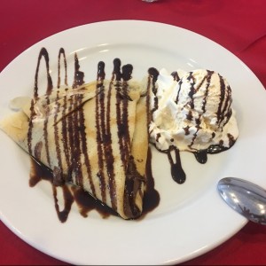 Crepes rellenos de nutella y helado