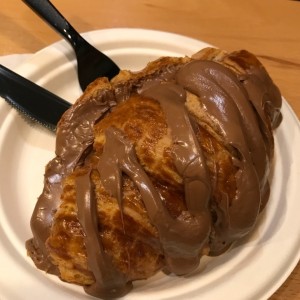 croissant con nutella