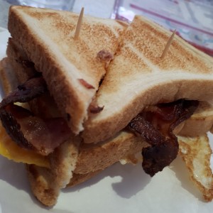 sandwhich huevo con bacon