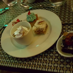 variados del buffet de postres