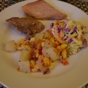 Buffet: Ensaladas, Pernil Asado