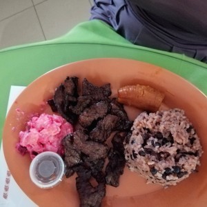 carne frita y arroz con guandu