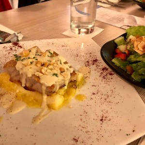 Corvina (8 Oz) con Yuka al Mojo