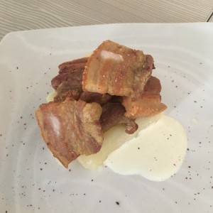 chicharrones con yuca