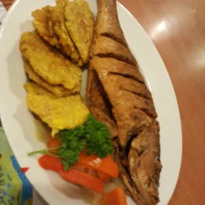 pargo frito con patacones