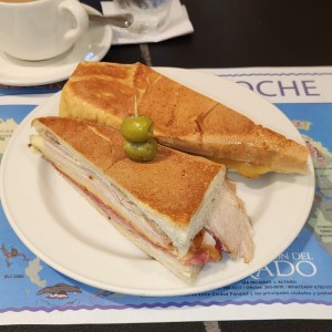 Emparedados /Sandwiches - Cubano