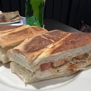 Emparedados /Sandwiches - Pollo