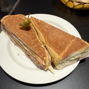 Emparedados /Sandwiches - Cubano