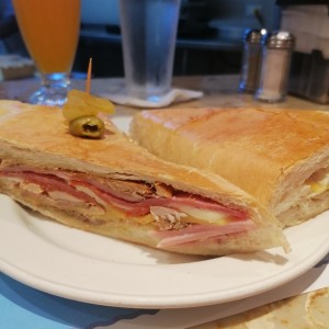 Emparedados /Sandwiches - Cubano