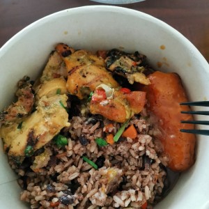 Pollo con arroz y platano en tentación 