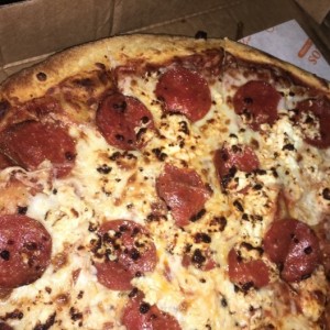 Pizza de Pepperoni con Queso Feta