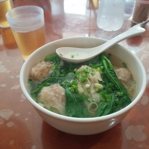 sopita de wanton de camarones