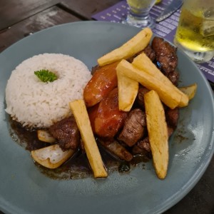 Platos Fuertes - Lomo Saltado